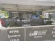 Camioneta prototipo de rally raid en competencia sobre un camino de tierra