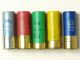 Cartuchos de escopeta calibre 12 sobre una superficie
