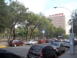 Casa de Gobierno del Chaco vista desde la plaza 25 de Mayo, en Resistencia