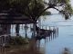 Zona ribereña inundada por la crecida del río Paraná, con árboles y viviendas rodeados de agua