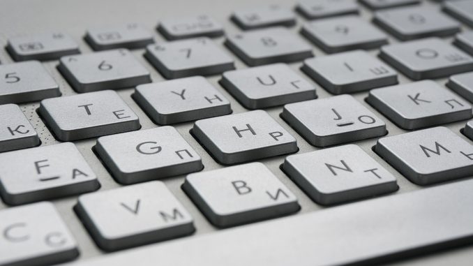 Primer plano de las teclas de un teclado de computadora